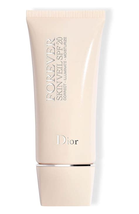 База под макияж Dior Forever Skin Veil SPF 20.